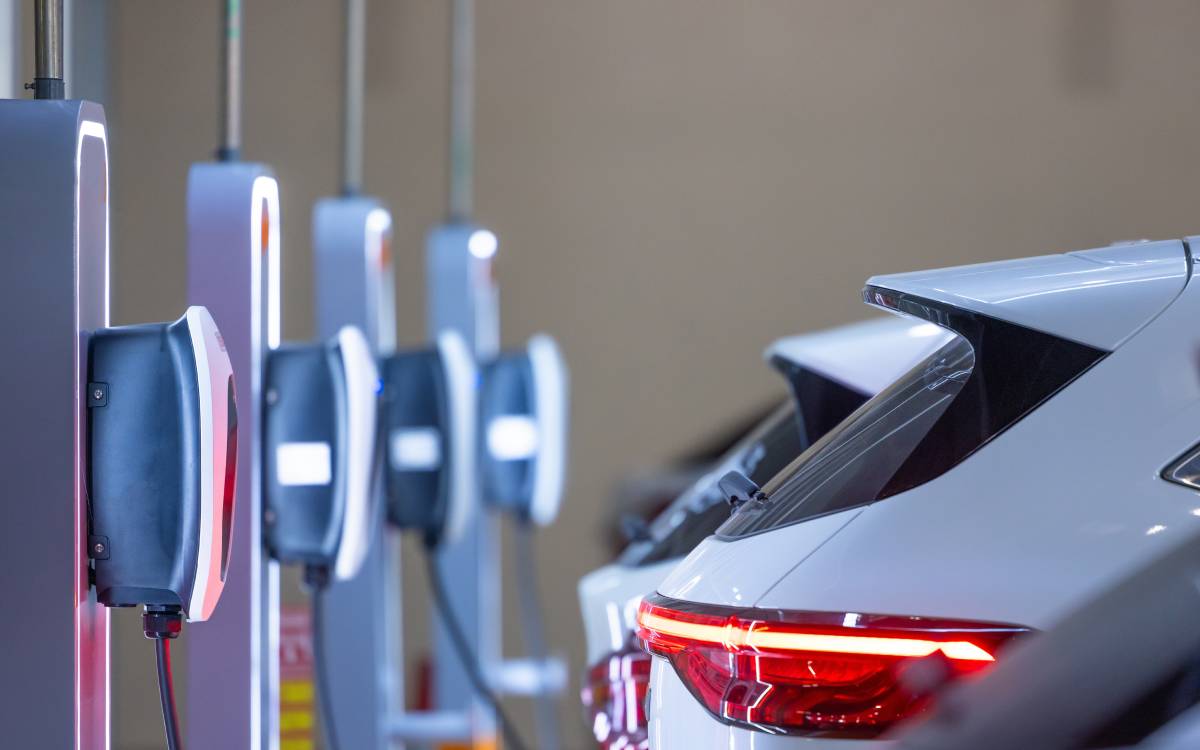 8 benefits of switching to an EV